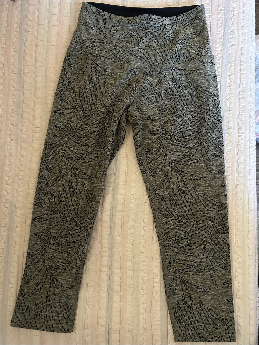 Beyond Yoga Gray and Black Patterned Leggings